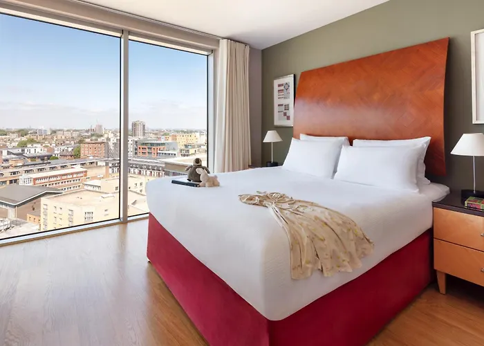 Marlin Aldgate Tower Bridge Aparthotel London